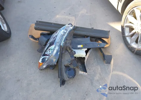 2015 Toyota Rav4 Le z USA, uszkodzony, nr VIN JTMZFREV8FD077036